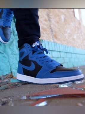 Jordan 1 Retro High OG
Dark Marina Blue (GS) 555088 Sise 10